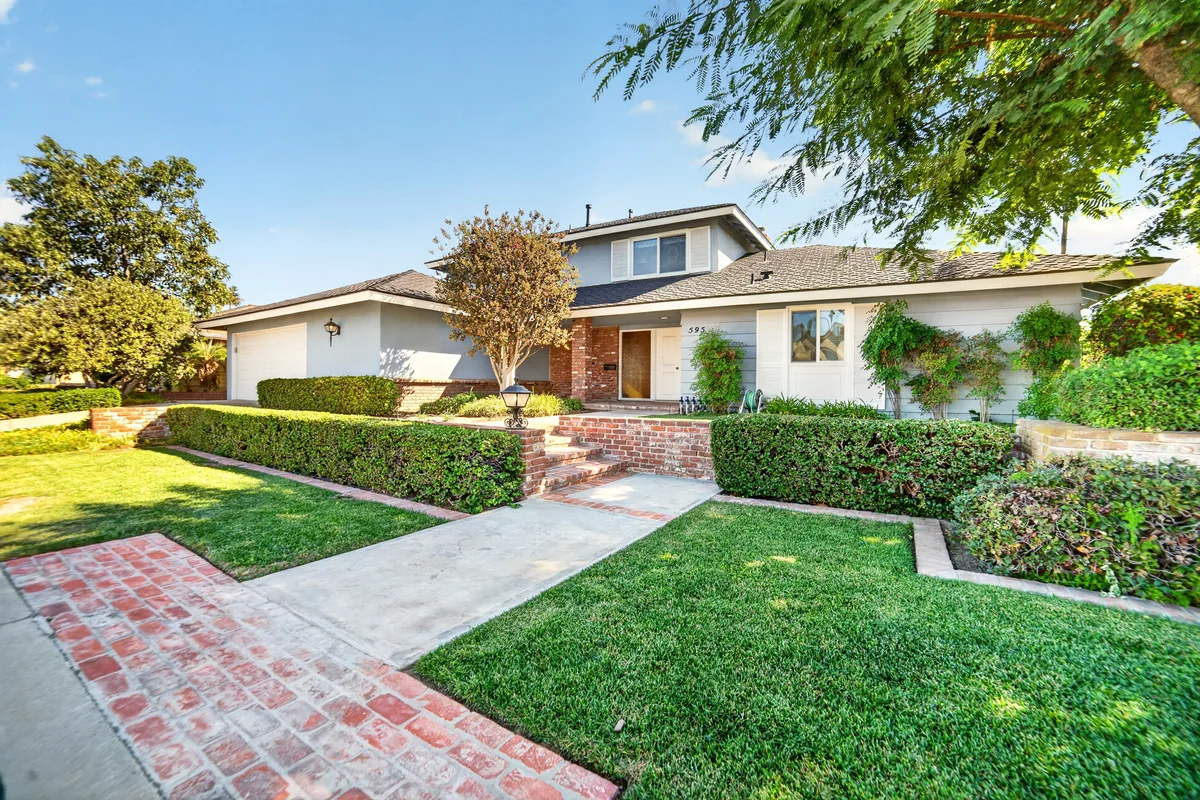 Residential listing — featured photograph